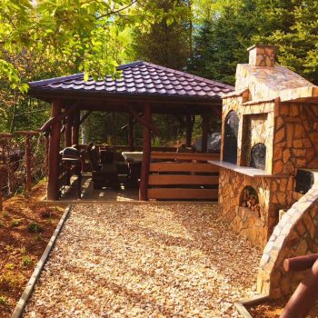 altana i grill ogrodowy w domku letniskowym