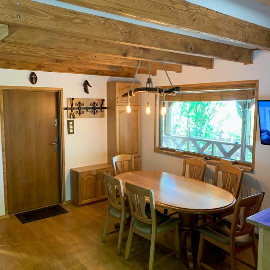 salon jadalnia w domku na wynajem